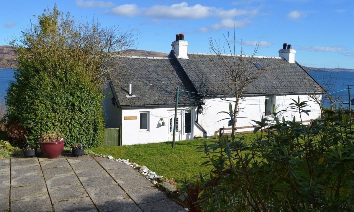 Tighnabruaich Cottage | Quiet village location with stunning loch views, sleeps 6