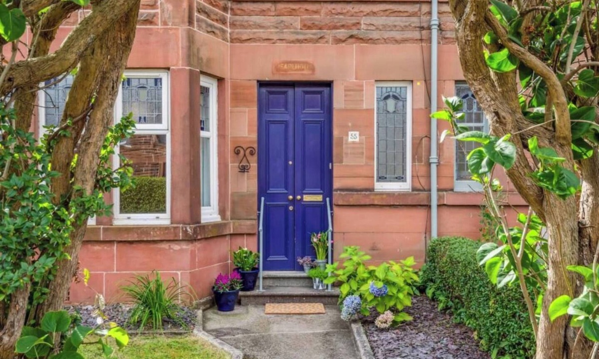 Shawlands House | Quirky 3 Bedroom House in Strathbungo!