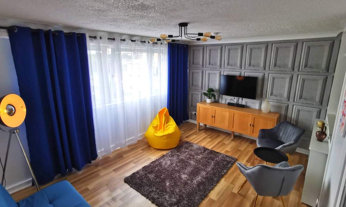 Newton Apartment | Quite and cozy south east Glasgow Apartment