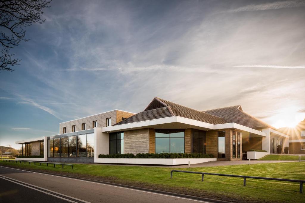 Larkhall Hotel | Radstone Hotel