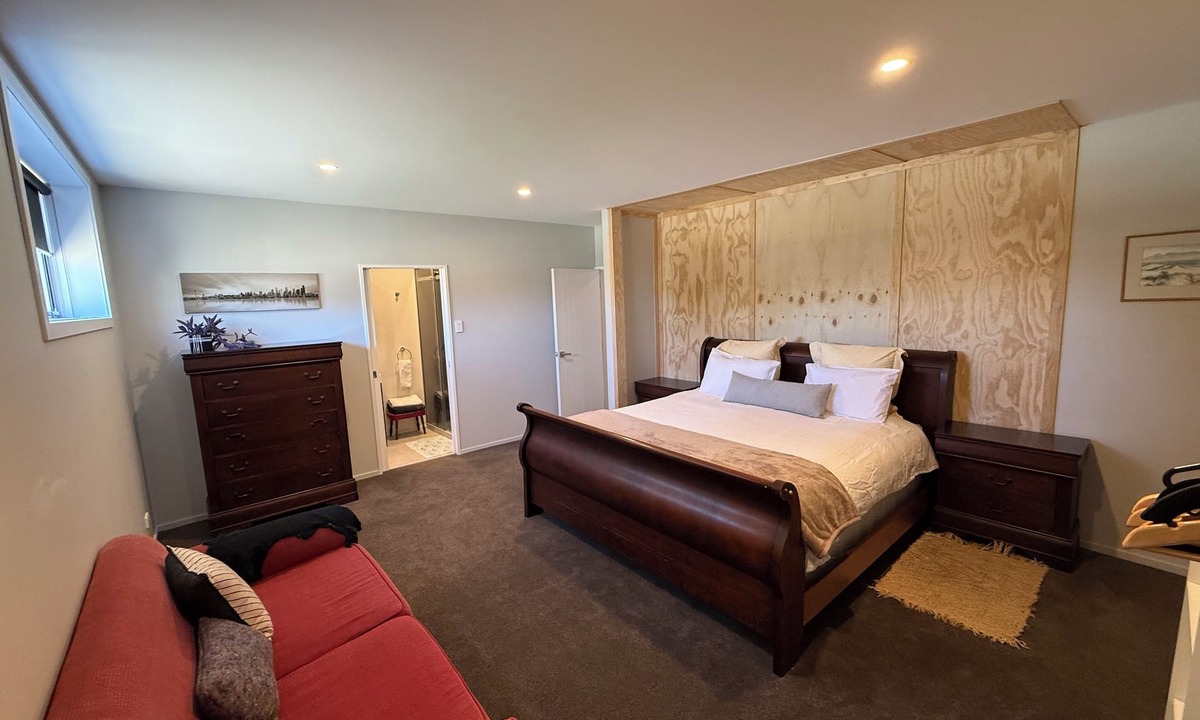Ranfurly House | Rail Trail Bach- Central Ranfurly/Bike-Friendly/2 Bed 2 Bath