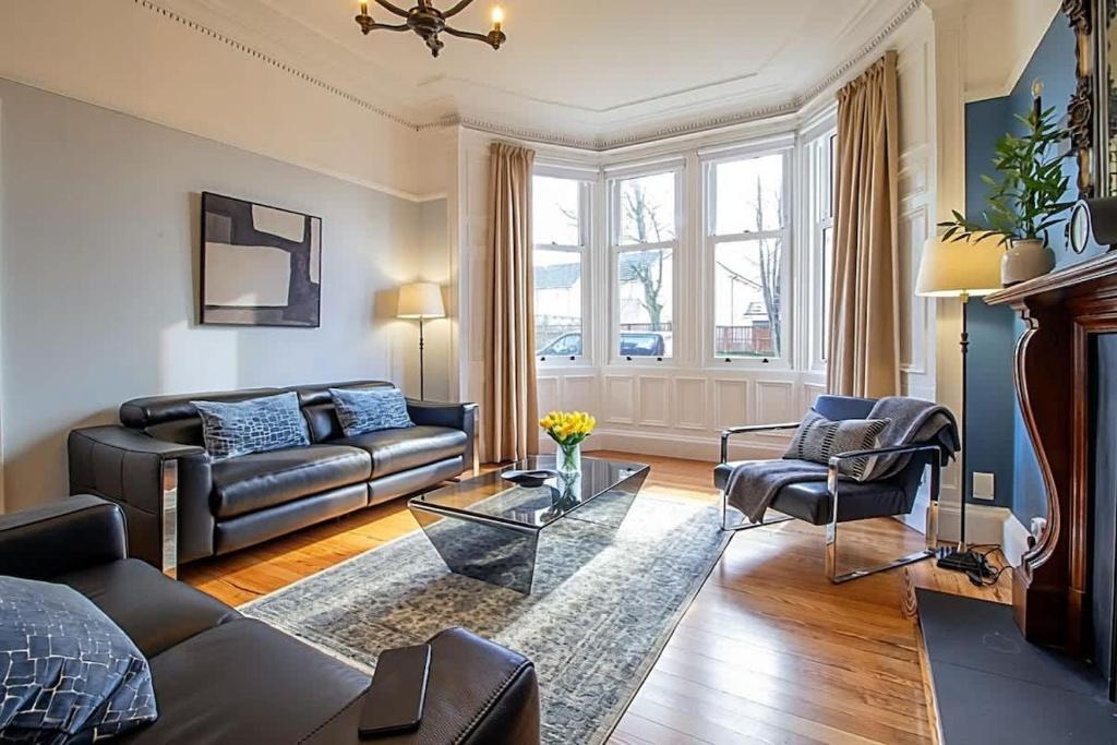 Motherwell House | Ravenswood Stunning Historic 1910 Sandstone Villa