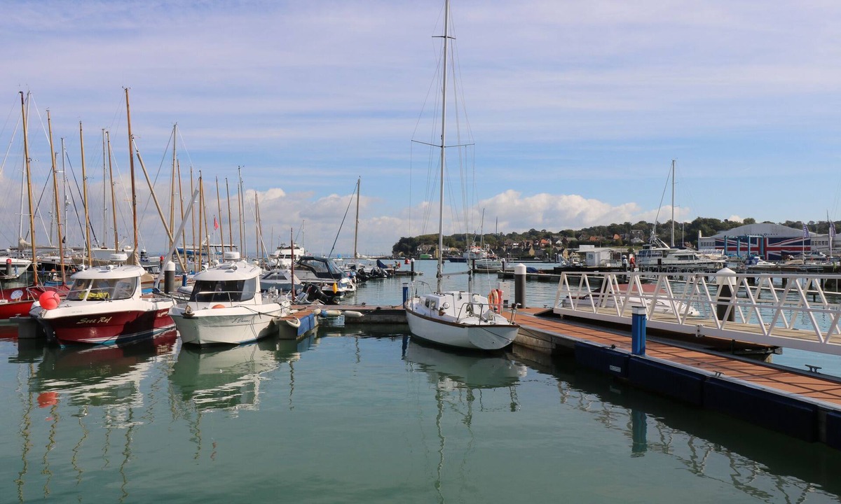 East Cowes Cottage | Red Brick Haven