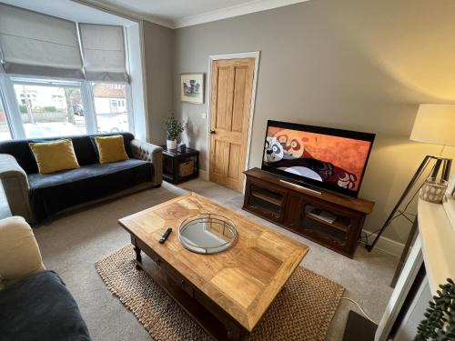 Bury St Edmunds House | Refurbished Victorian Villa- Free Parking- Sleeps6