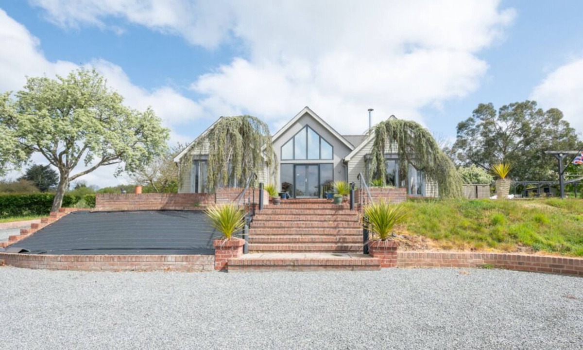 Rendham Cabin | Rendham | 6 Bedroom superb house