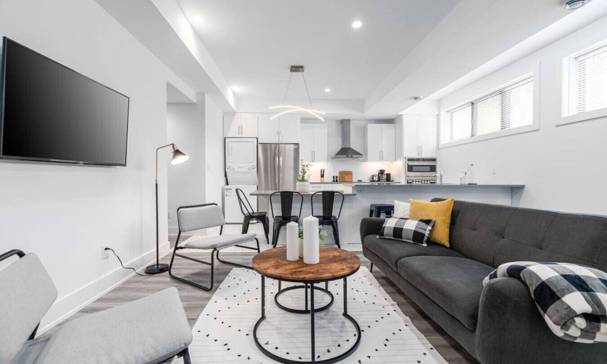 Downtown London Condo | RentX| Downtown London/2bd/2Bath
