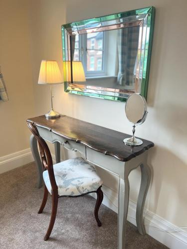 Repton House | Repton Cottage in the Heart of the Village