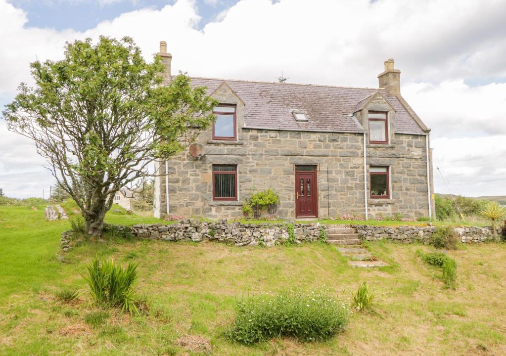 Bettyhill House | Rhianchaitel House