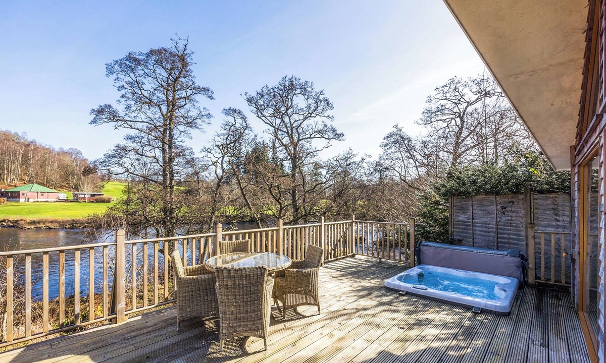 Killin Cottage | Riverbank Cottage - UKC9291