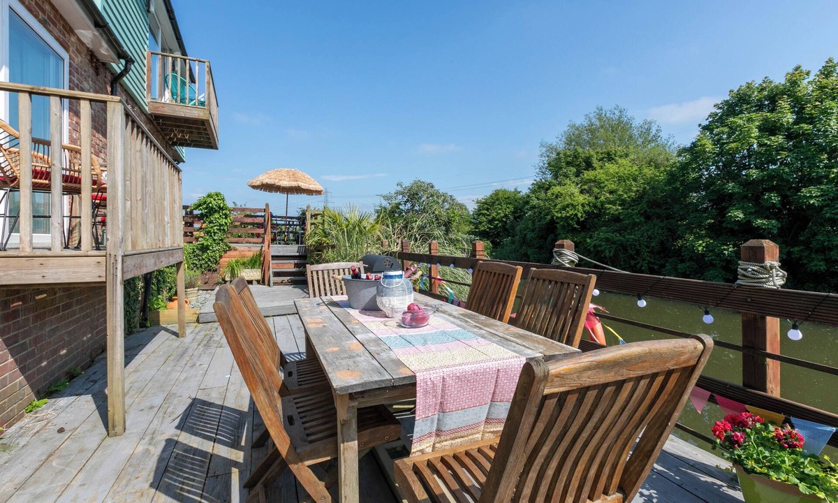 Rye House | Riverside escape Iden Rye
