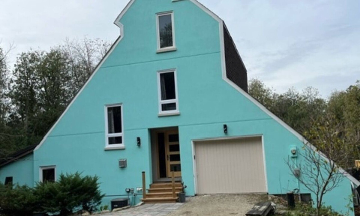 Elora House | Riverside Retreat/w Sauna, Heated Pool & Hot Tub in Elora