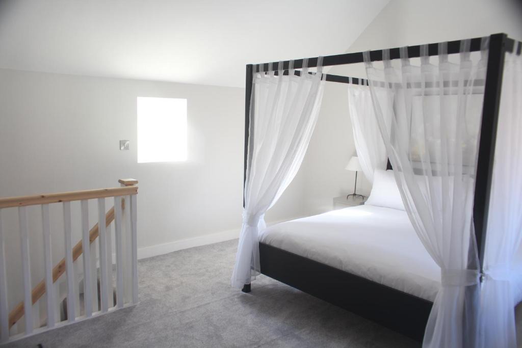 Storwood Apartment | Robin Cottage Luxury Barn with Wood-Fired Hot Tub
