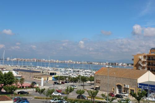 Roses Town Center Apartment | ROC MAR 3 3B - Apartamento cerca del centro y de la playa - terraza con vistas al mar y al puerto