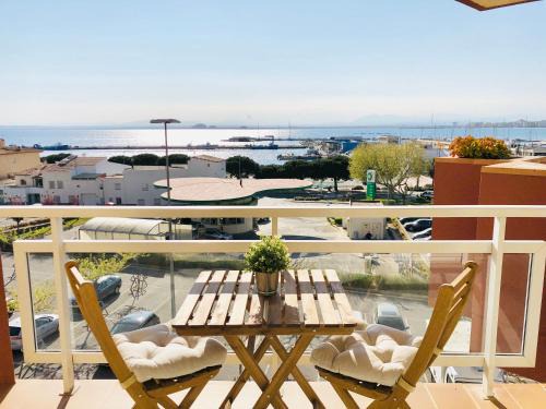Roses Town Center Apartment | ROC MAR 3 3D - Apartamento cerca del centro y de la playa - terraza con vistas al mar y al puerto