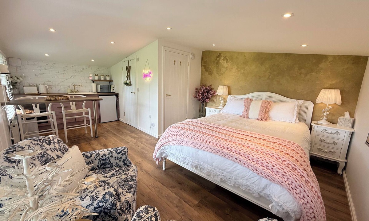 Kirkmichael Cottage | Romantic Countryside Cottage + King Bed + Views