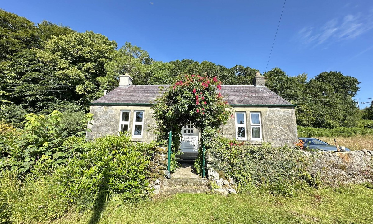 Tarbert Cottage | Romantic Secluded Cosy Stone Cottage Beside the West Loch, Beautiful Argyll