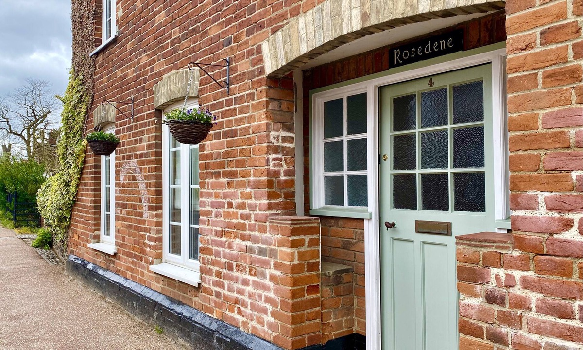 Botesdale Cottage | ROSEDENE, RICKINGHALL, pet friendly, with open fire in Rickinghall