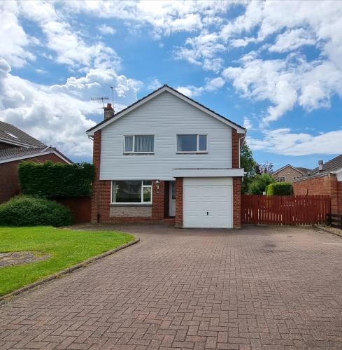 Ayr House | Rozelle Villa