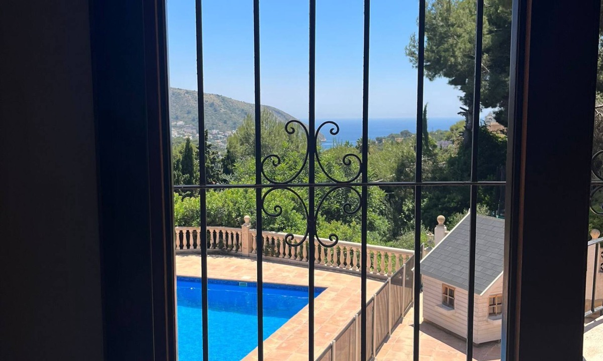 Arnella Villa | Ruime kindvriendelijke villa in Moraira met Zeezicht