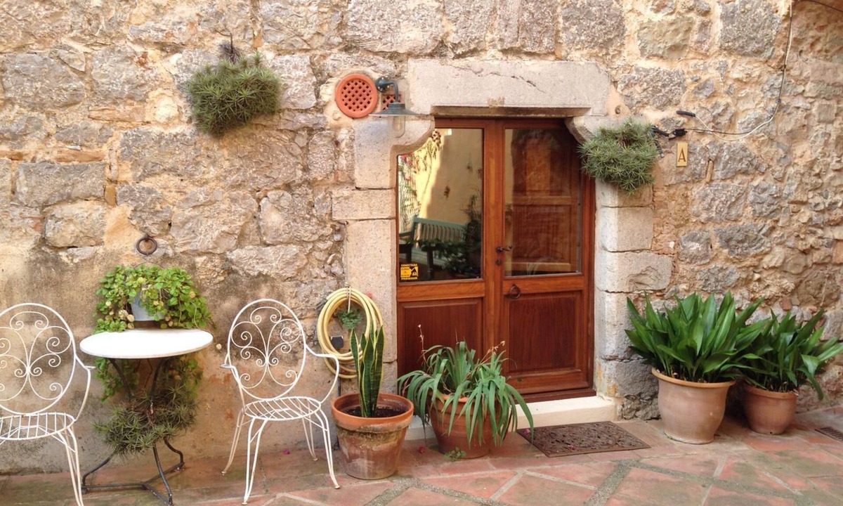 Ulla Cottage | Rural house in small village, with garden and community pool.