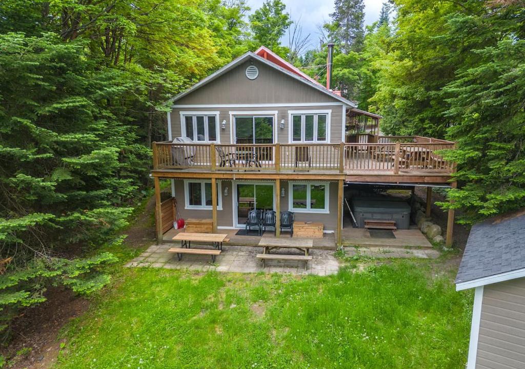 Saint-Faustin-Lac-Carre Ski Chalet | Rustic & Charming Mont Blanc Chalet Private Spa