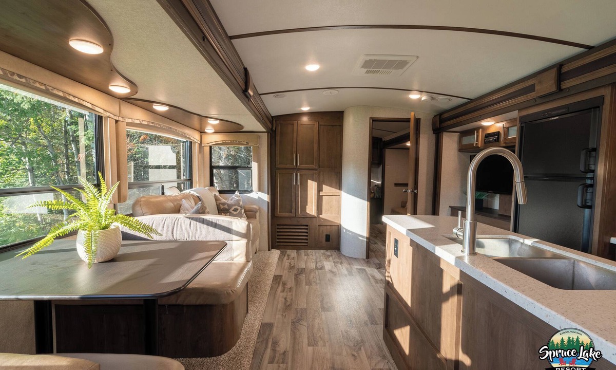 Kenora House | RV 2 Enjoy Lake Sunsets w/38' Bunkhouse at the Beach
