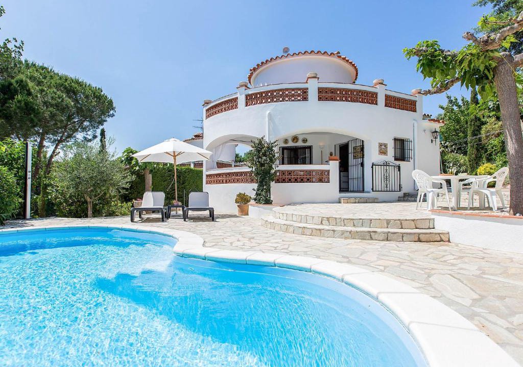 Rio d'Oro Villa | Sant Antoni de Calonge Villa Sleeps 8 with Pool Air Con and WiFi