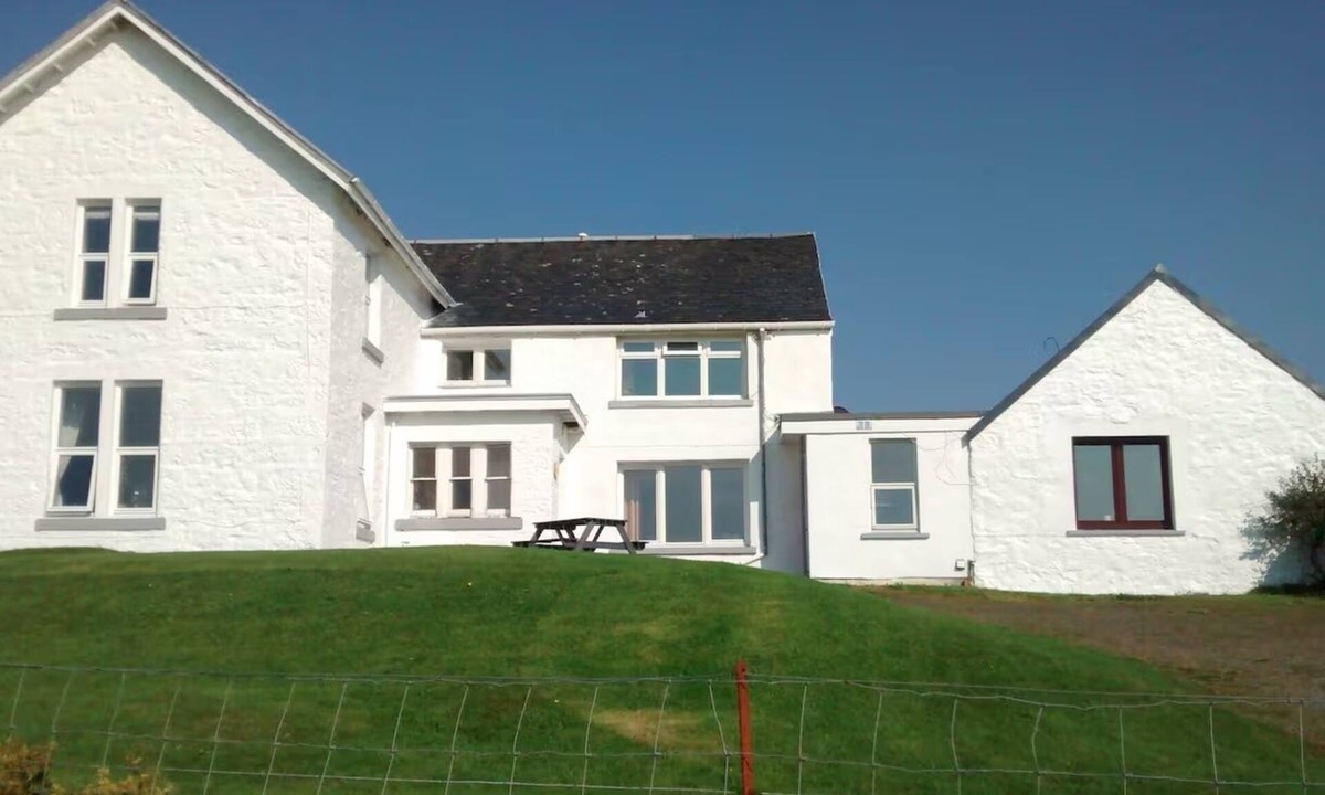 Uisken Apartment | Scoor House - Cnoc Mor. Stunning views of the coast 2 bedroom Apartment
