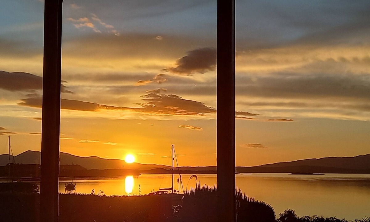 Connel House | Seafront cottage with stunning panoramic sea views. Easy access to Oban.