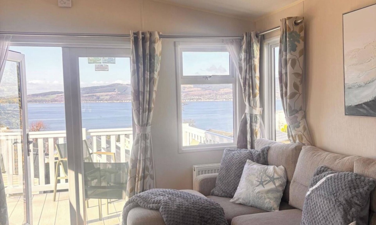 Wemyss Bay Cabin | Seaside Escape in Wemyss Bay