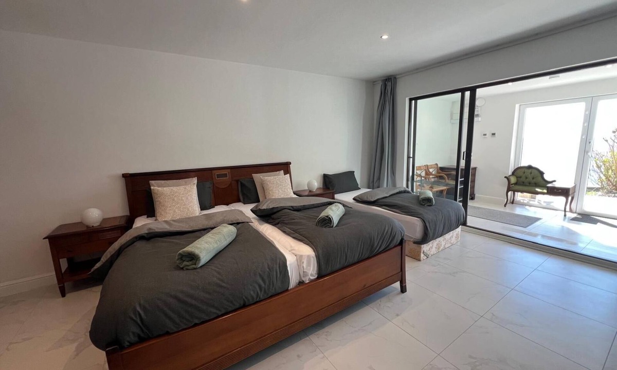 Onchan House | Seaview Apartment Onchan (5 mins from Douglas)- Sleeps 4, Fast WiFi