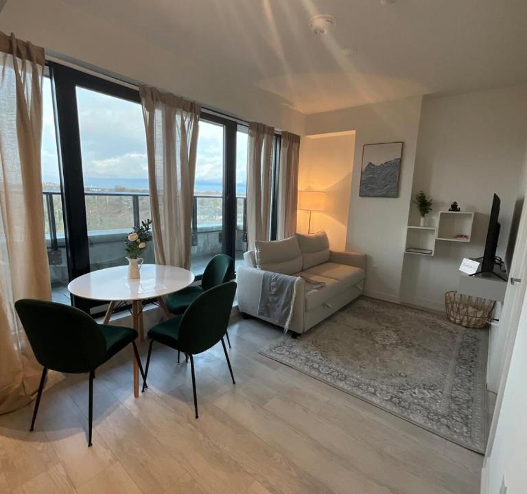 The Queensway Apartment | Serene Cozy 1BDRM Condo near Sherway Mall, Lakeshore, & Airport