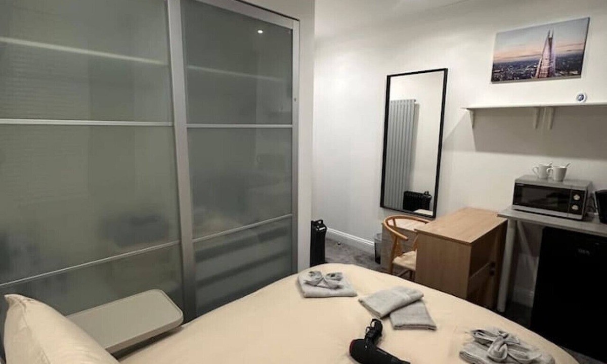 Cathedrals Cabin | Shard View Room central London
