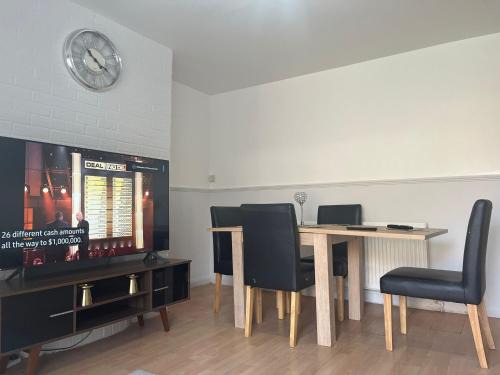Tilbury House | Shortlet express, Spacious 3bedroom house, 6 beds in Tilbury