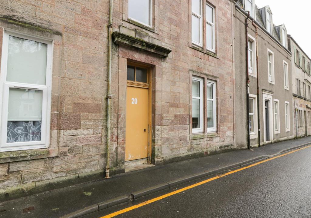 Millport Apartment | Silverbells
