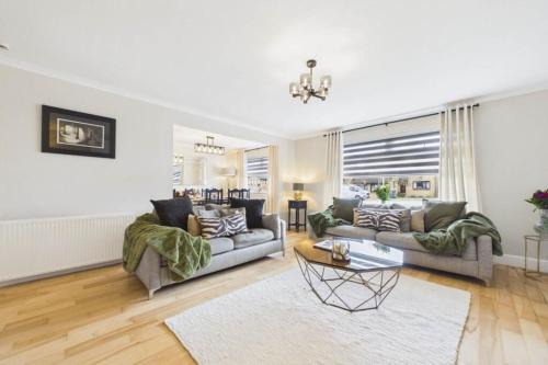 Hamilton Villa | Silverbirch House - luxury 5 bedroom property