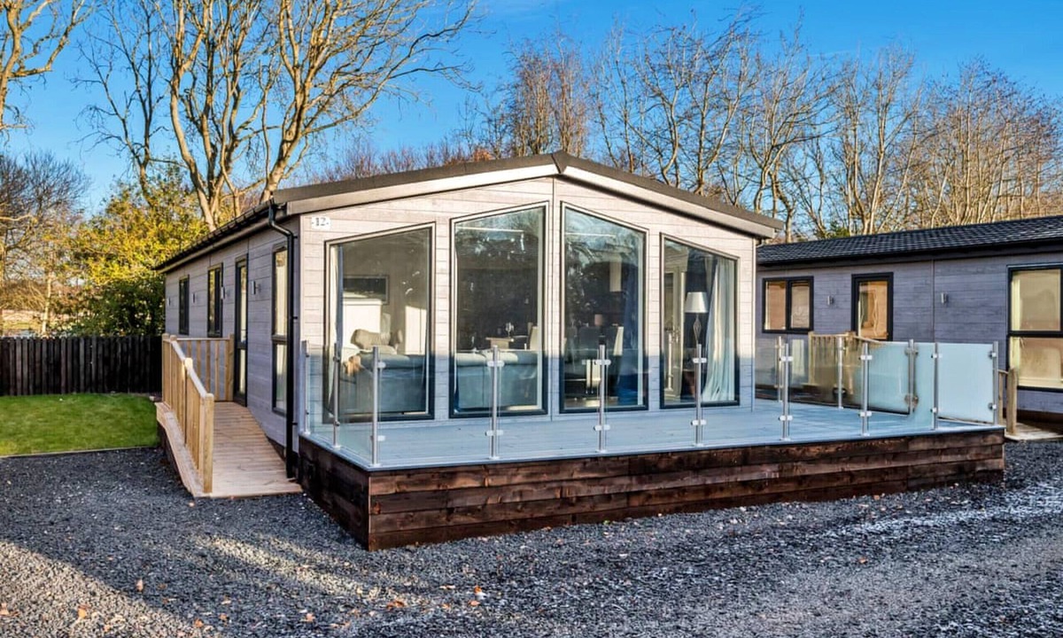 Perth Ski Chalet | Silverwood Deluxe Chalet