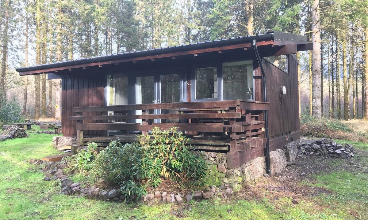 Taynuilt Cabin | SKERRY is an authentic log cabin in a lovely forest location close to Loch Awe