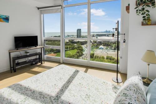 Fort York Apartment | Skyline Suites - 7 out of 10 Stars