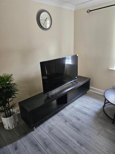 Purfleet Apartment | Sleek 4 bed Apartment with 2 bathrooms