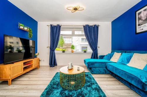 Greenock Apartment | Sleek and Stylish 3 Bed in Greenock - Sleeps 8