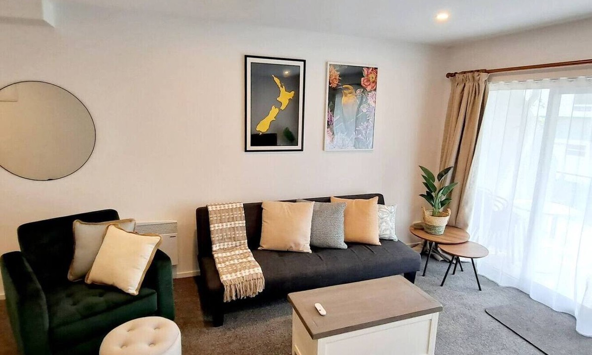 Dunedin City Centre Apartment | Smart Stay: Modern Apt w/Free Parking, Near Uni