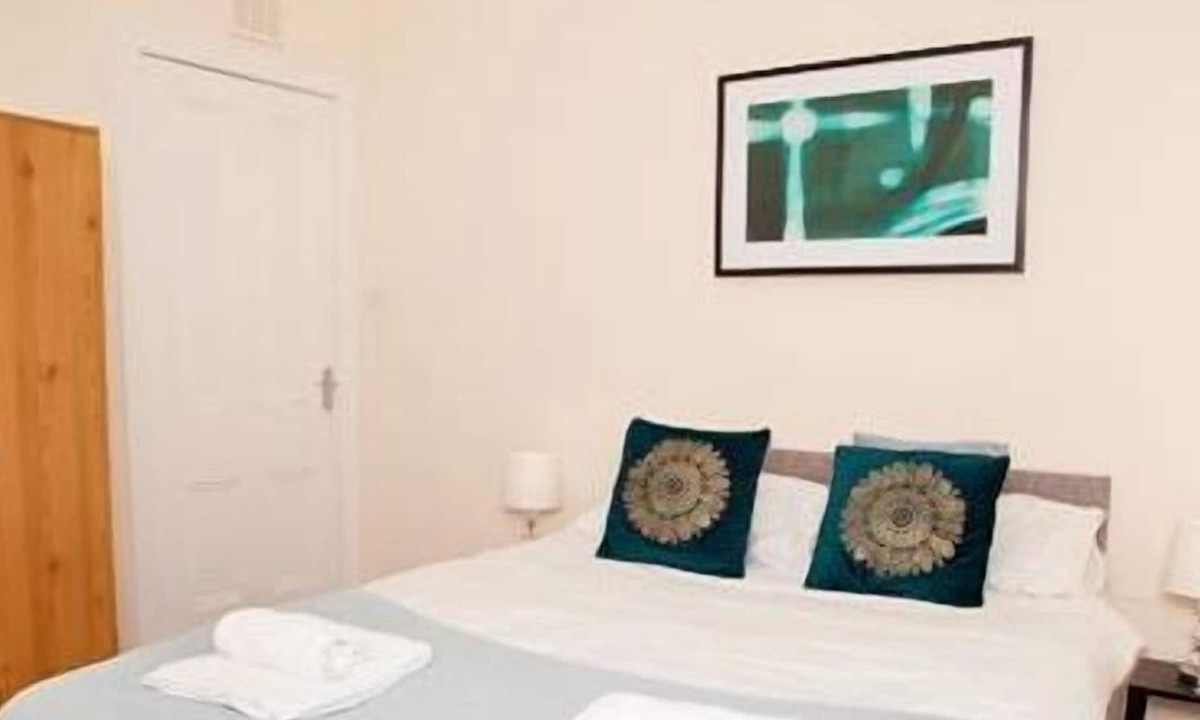 Helensburgh Apartment | Snug - Logie Baird Apartment