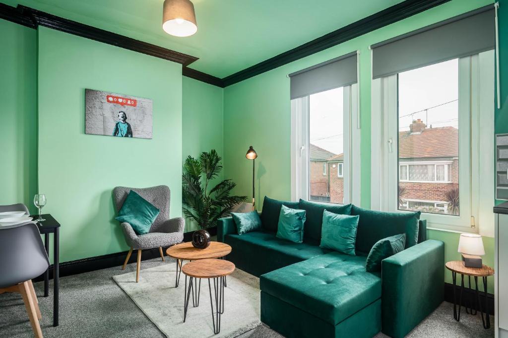 Doncaster Apartment | Social Media Inspired 3BR - Long Stays Disc