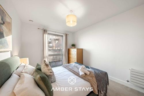 Canning Town Apartment | Spacious 1 Bed in Canning Town by Amber Stays, Perfect for Long Term Stays, Sleeps 2