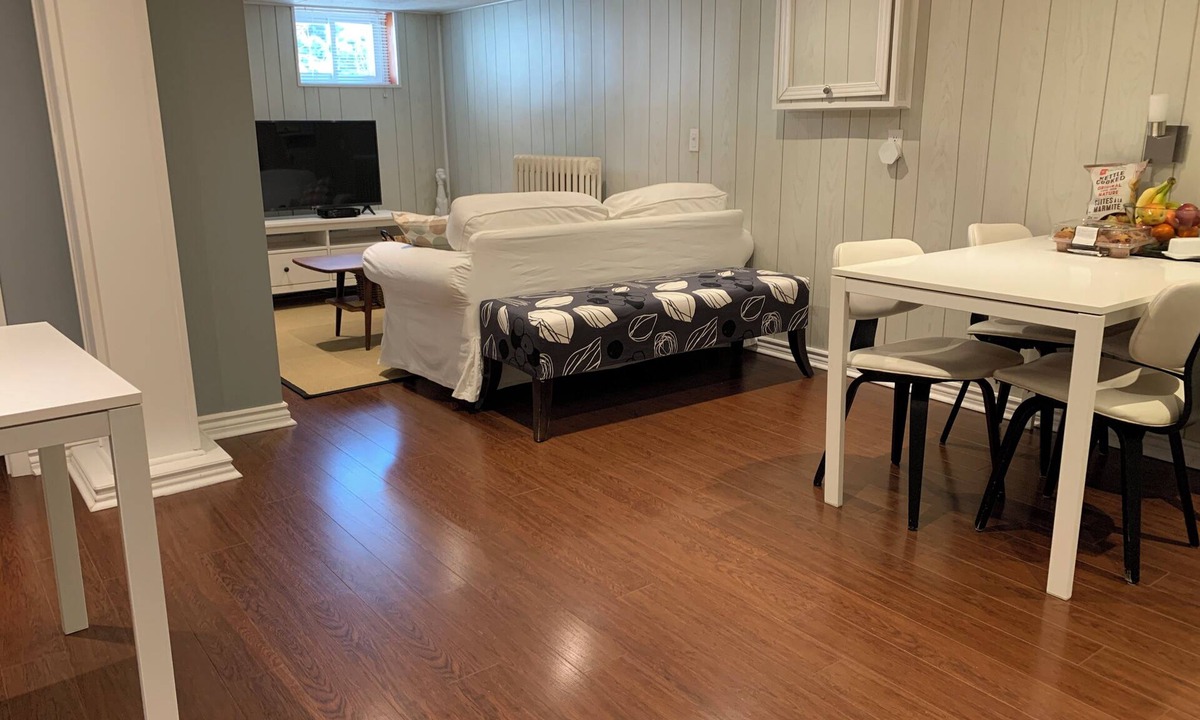 Oakridge Apartment | Spacious 1 Bedroom Suite on Subway Line!