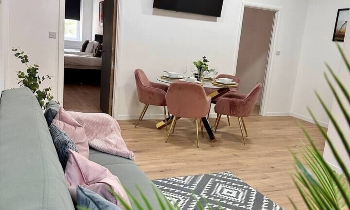 Mexborough Apartment | Spacious 2-Bed Doncaster | Ideal for Teams