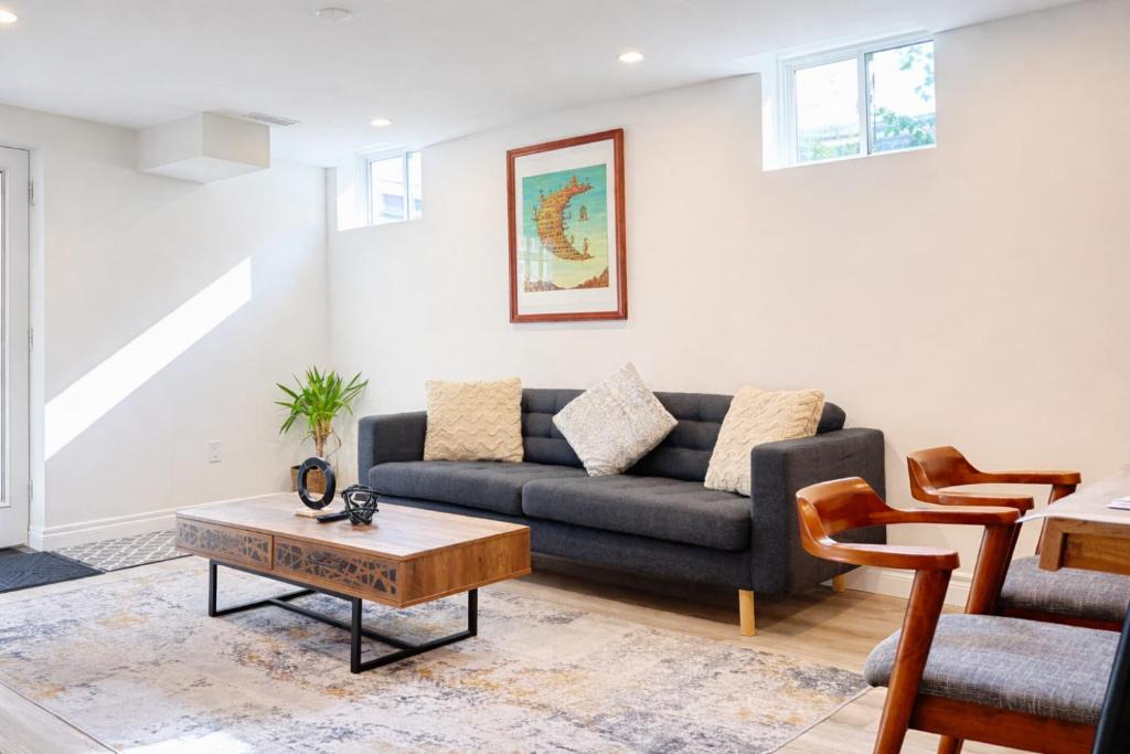 Scarborough Apartment | Spacious 2BR Basement w Parking -30 mins to Downtwn TO