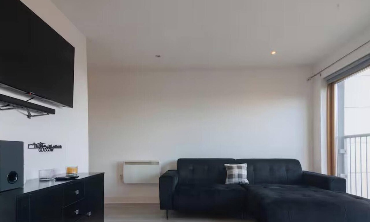 City Centre Glasgow Apartment | Spacious 2BR Flat on Argyle St | Caledonia Stay