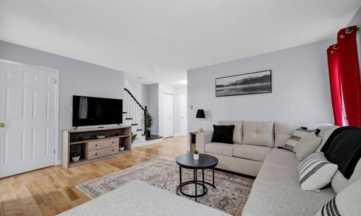 Kitchener House | Spacious 3BR Upper Unit | Private Patio